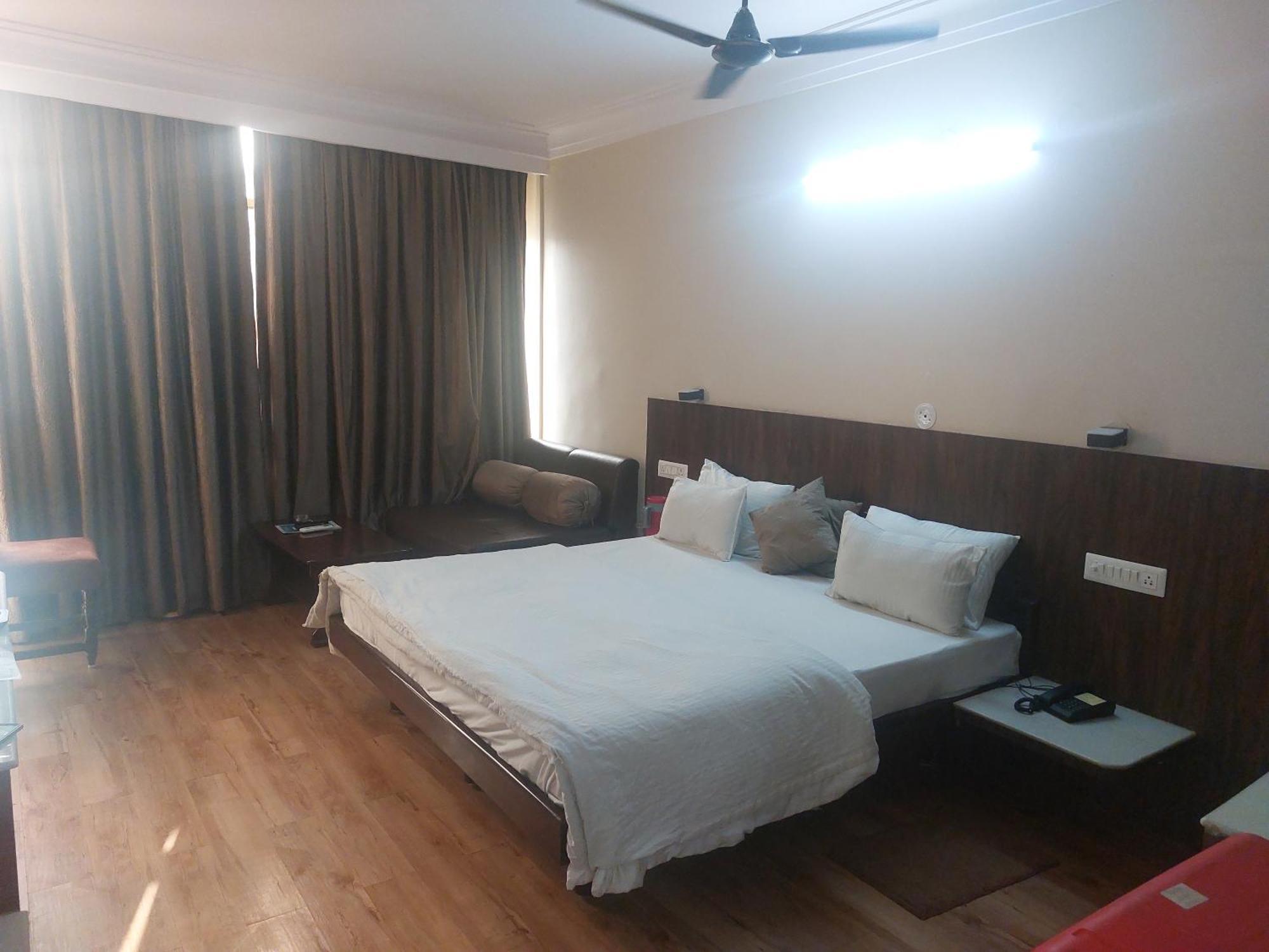Hotel Shikhar Palace Jabalpur Exteriér fotografie